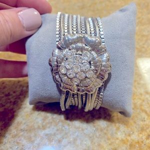 Beautiful silver bracelet. Size adjustable can dress up or down